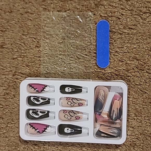 24 pc scary funny face  press on design nails - Picture 2 of 3